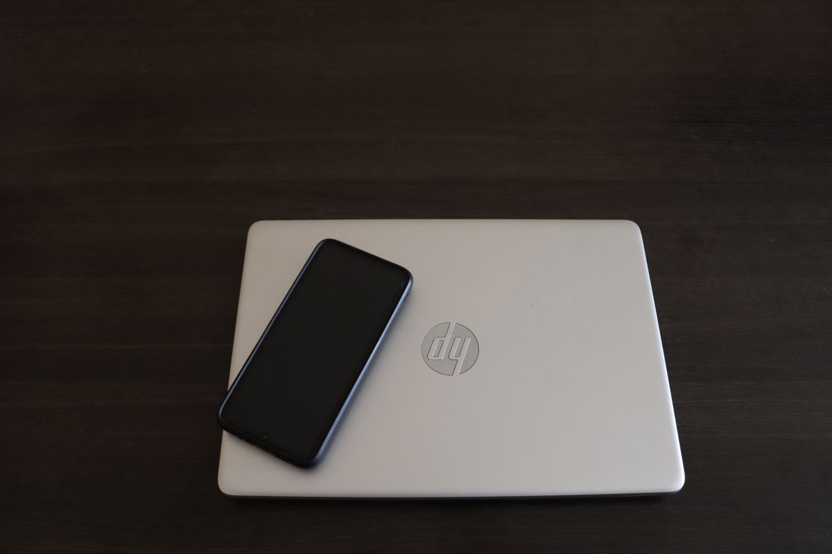 Ordinateur portable et smartphone, outils numériques